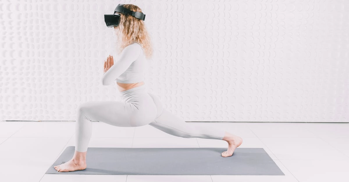 Человек медитирует рядом с выключенными устройствами для цифрового благополучия